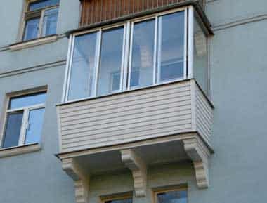 Остекление балкона в сталинке